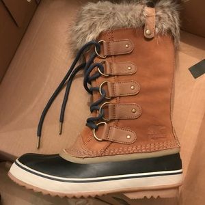 Sorel Joan of Arctic women’s boots size 8